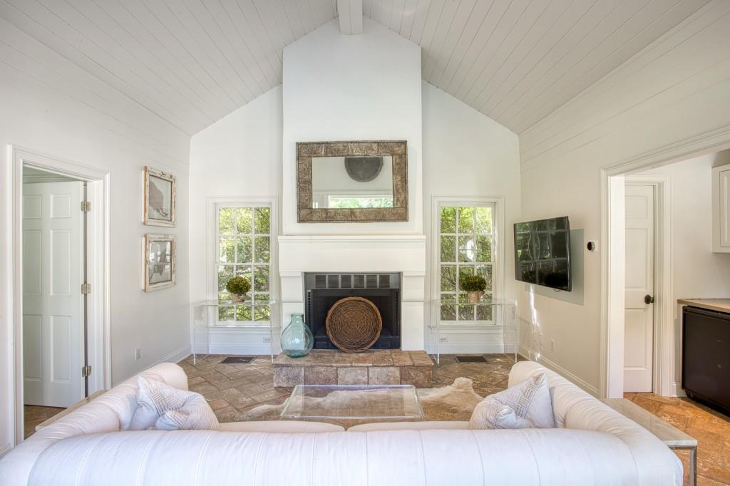 3741 Dumbarton Road NW