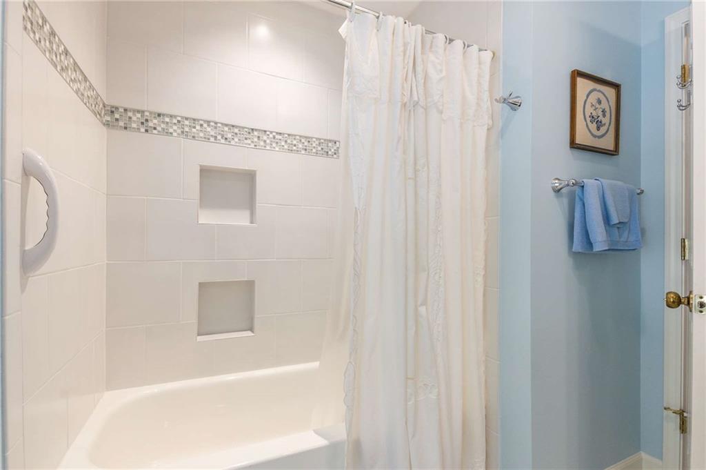 11 Pointe Terrace SE