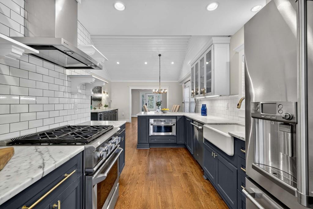 918 Highland View NE