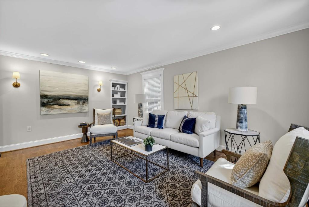 918 Highland View NE