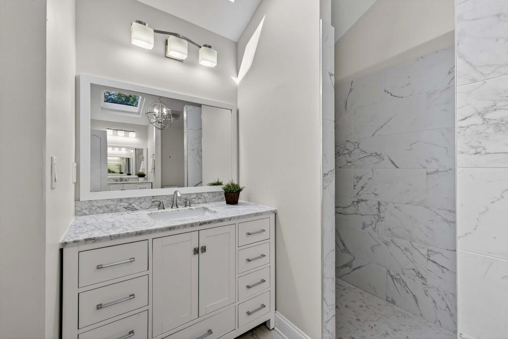 918 Highland View NE