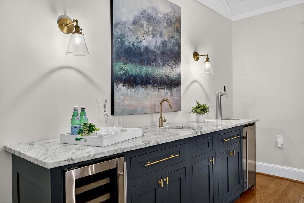 918 Highland View NE