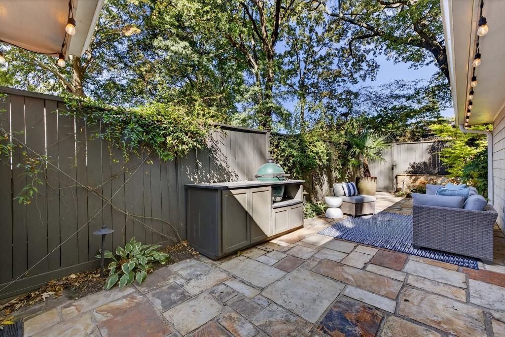 918 Highland View NE