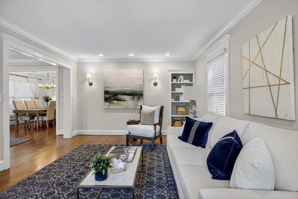 918 Highland View NE