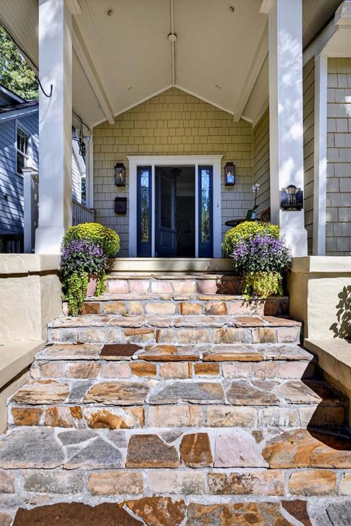 918 Highland View NE