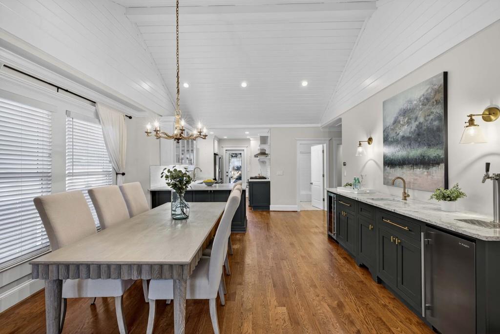 918 Highland View NE