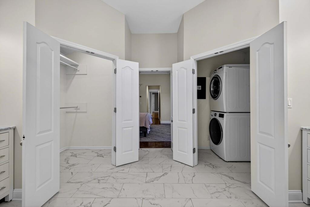 918 Highland View NE