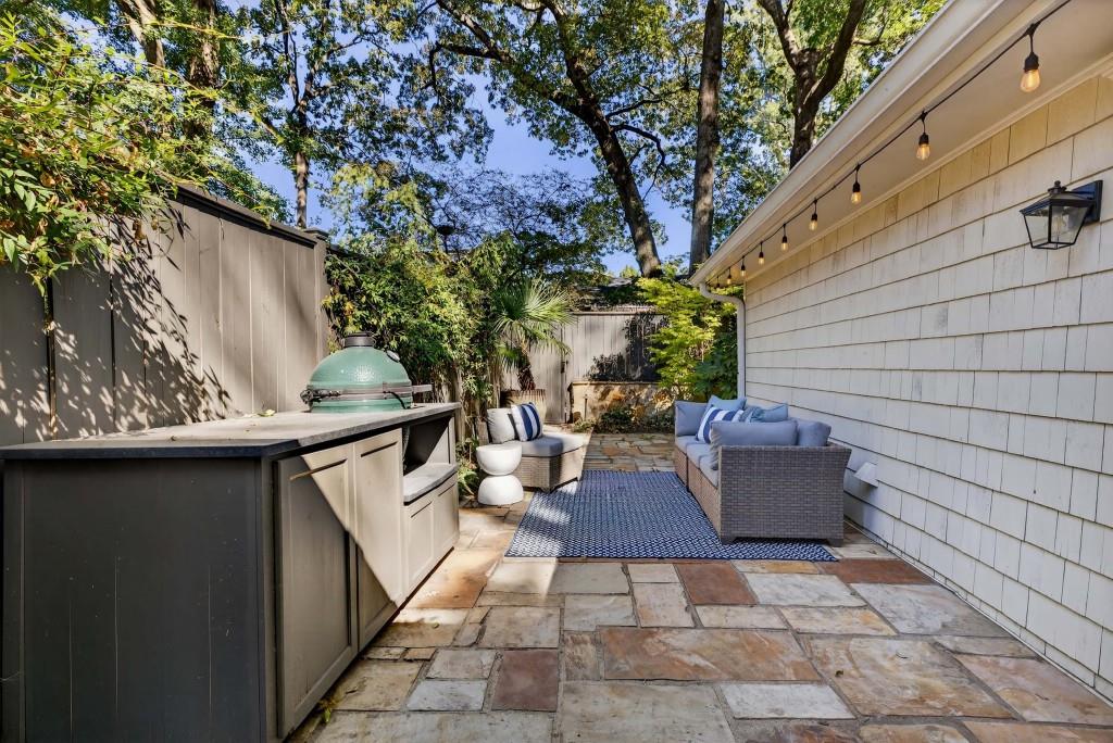 918 Highland View NE