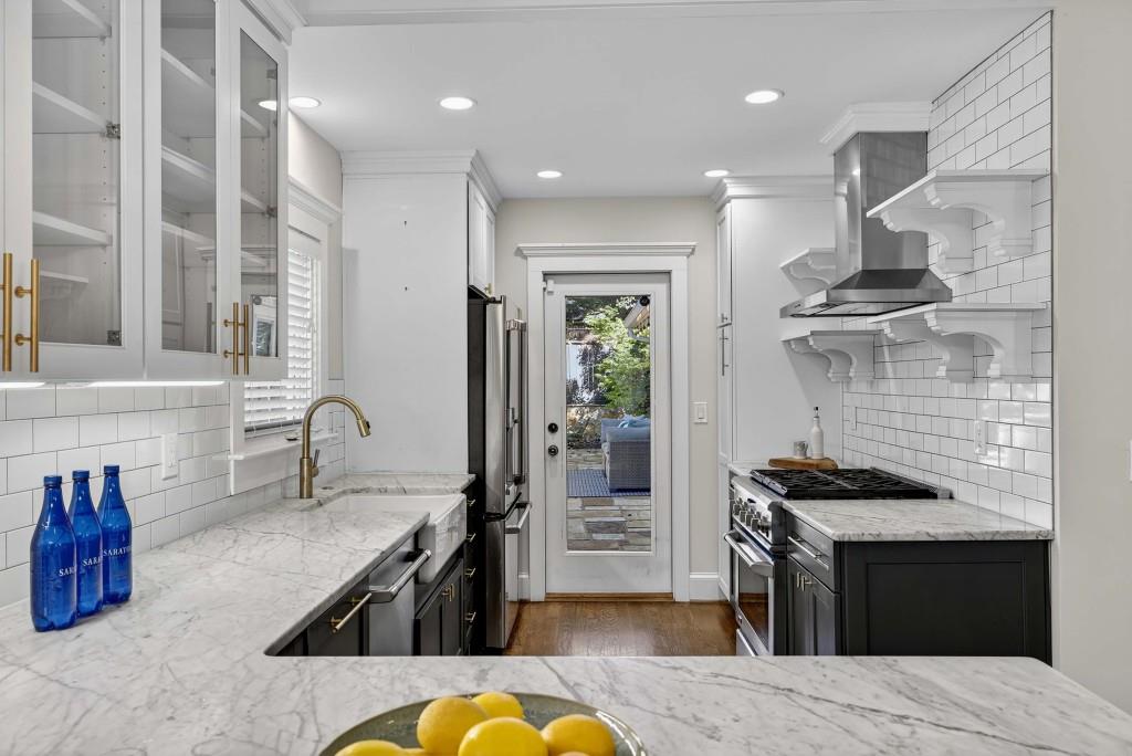 918 Highland View NE