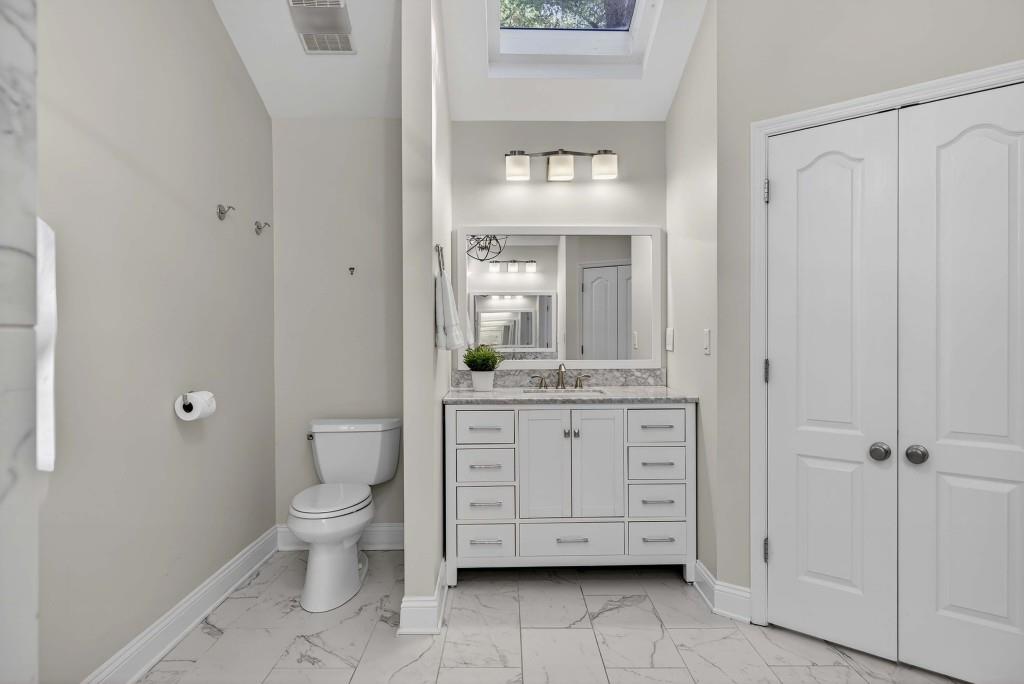 918 Highland View NE