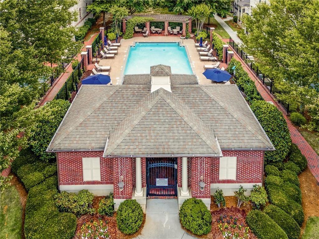 3655 E Paces Walk NE