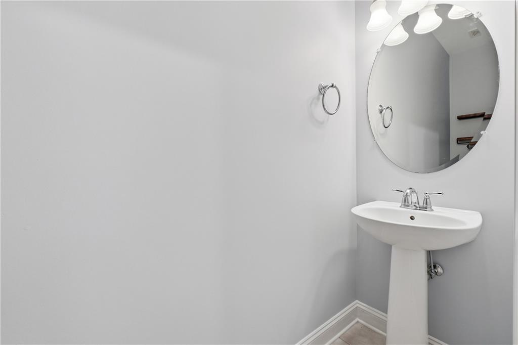 3655 E Paces Walk NE