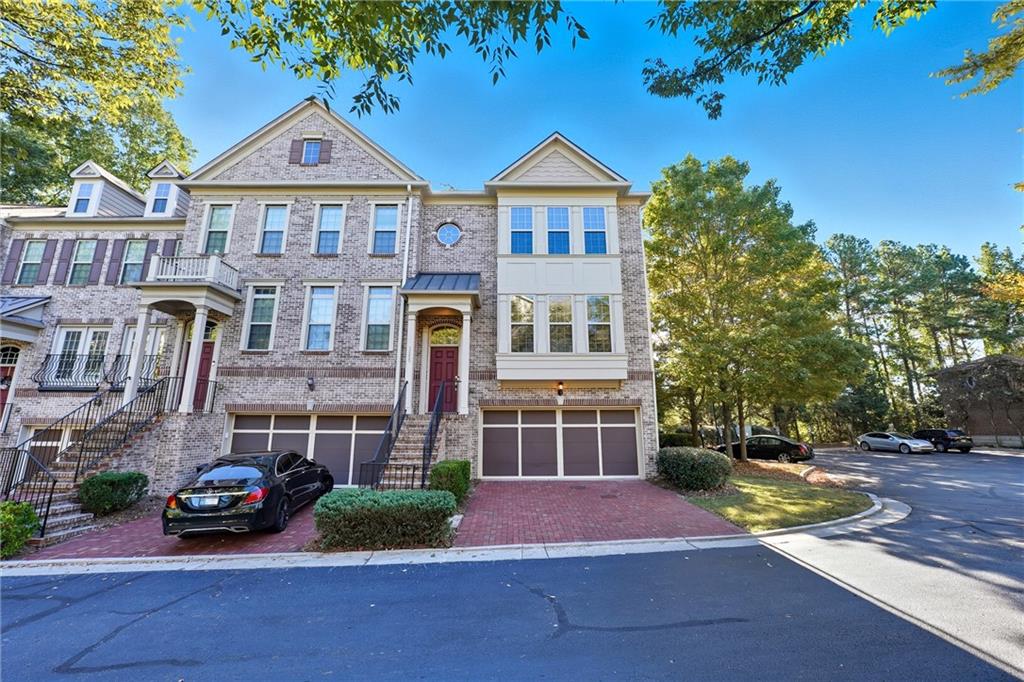 3655 E Paces Walk NE