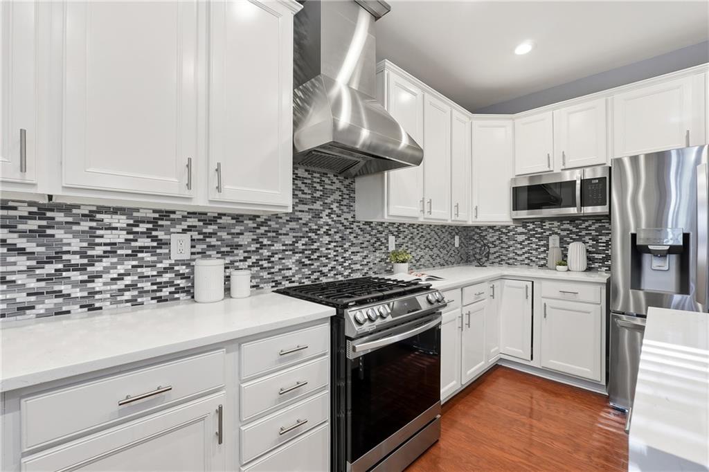 3655 E Paces Walk NE