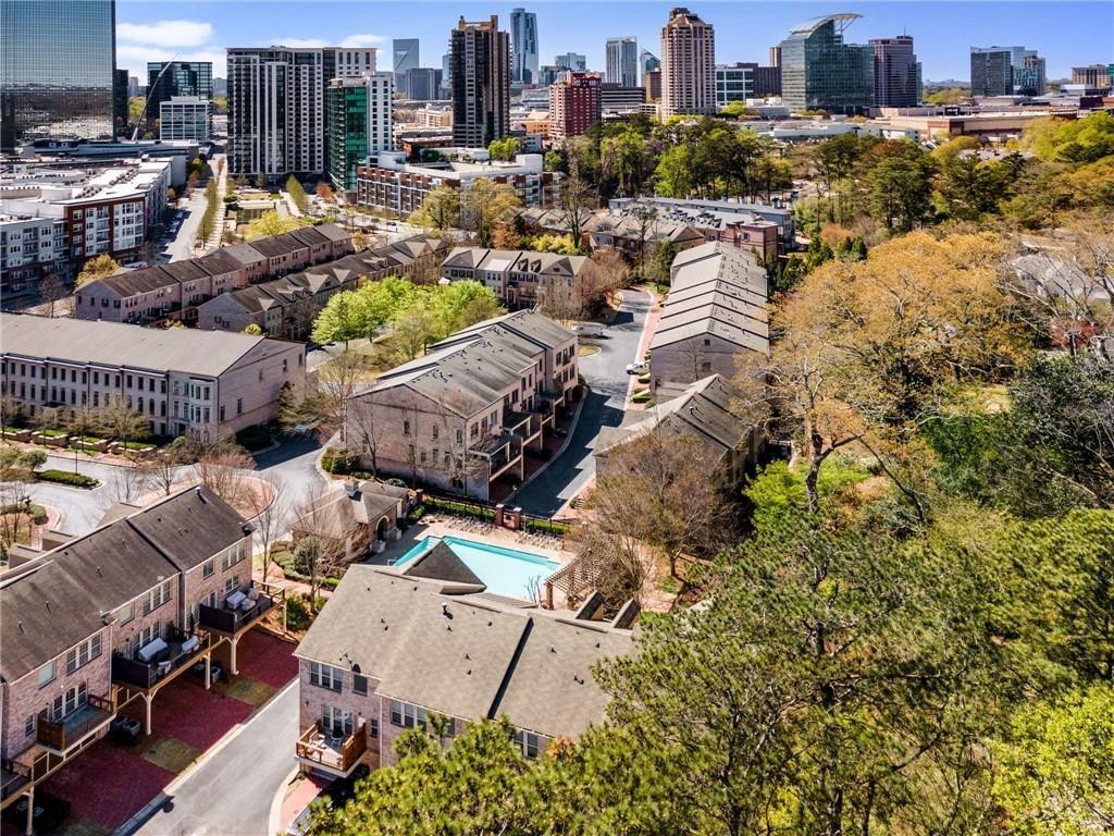 3655 E Paces Walk NE