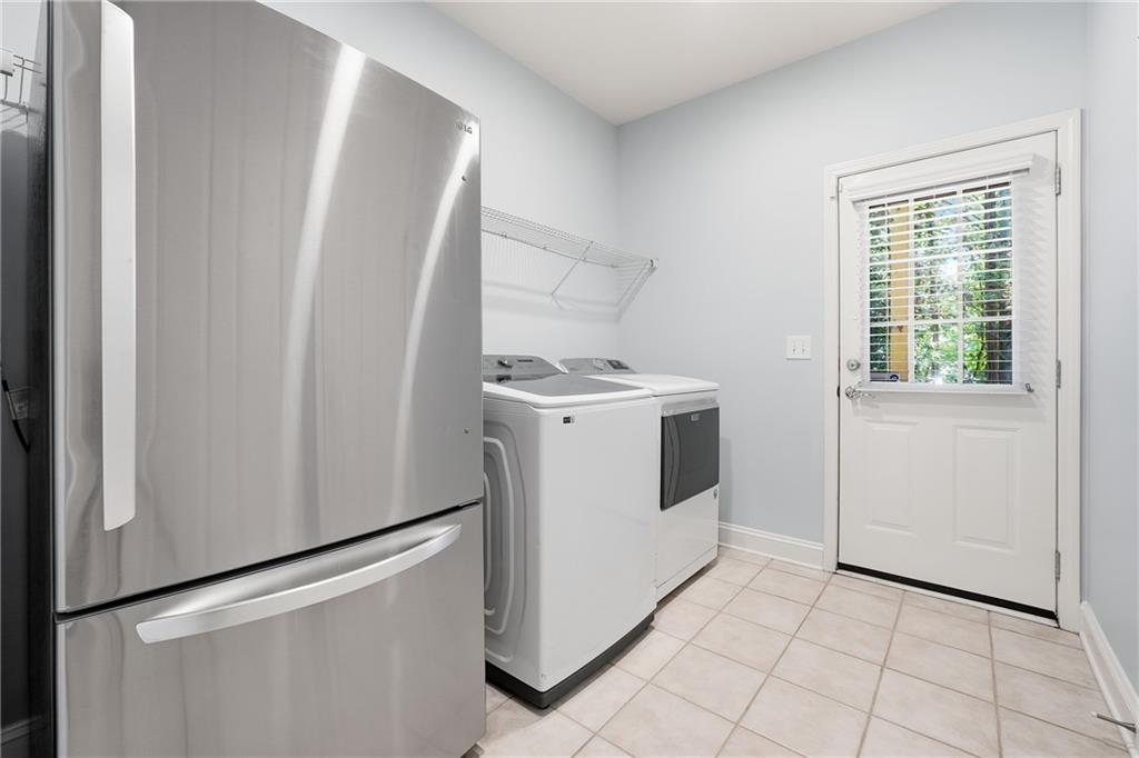 3655 E Paces Walk NE