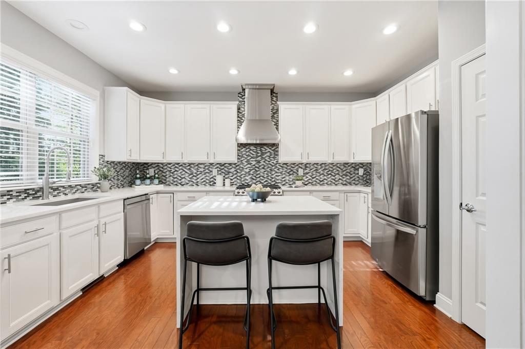 3655 E Paces Walk NE