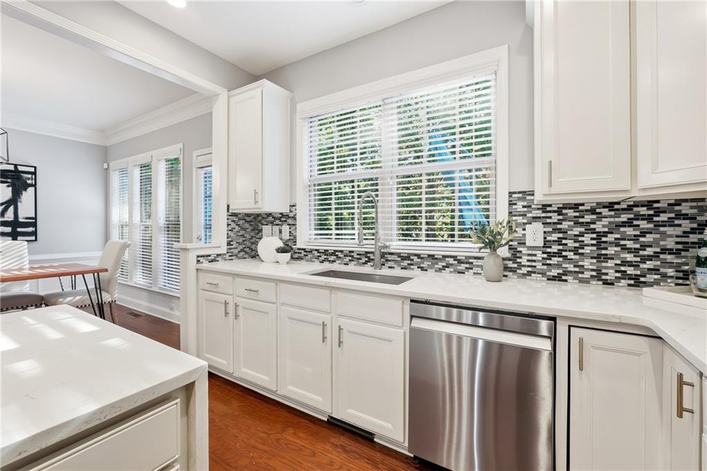 3655 E Paces Walk NE