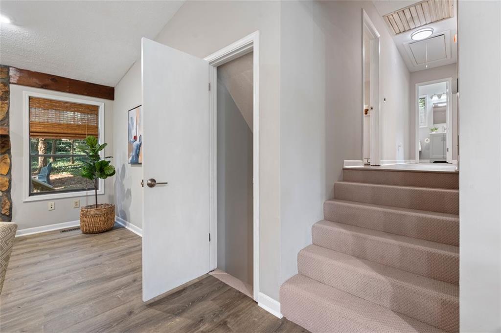 163 Castleair Court NE