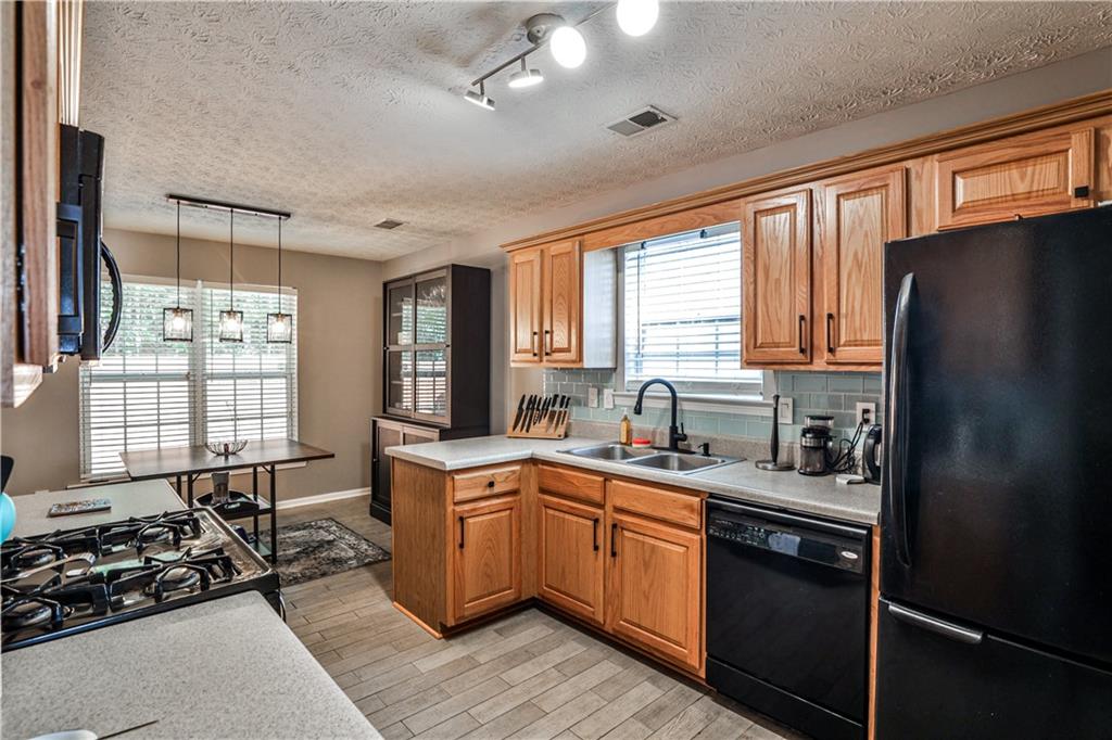 9899 Vista Circle