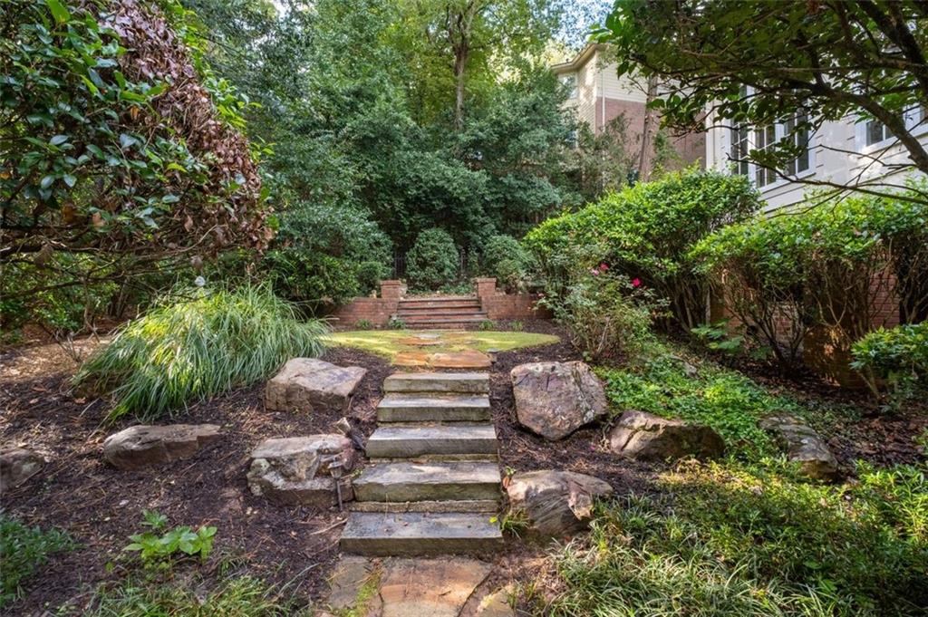 1152 Byrnwyck Road NE