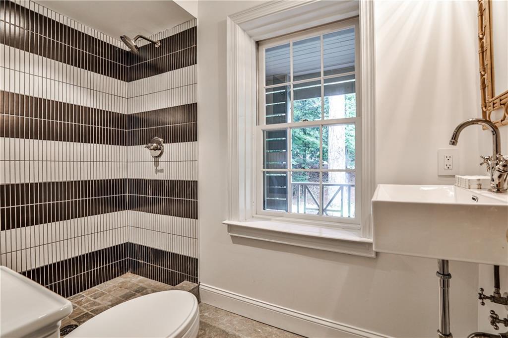 3990 Paces Ferry Rd NW