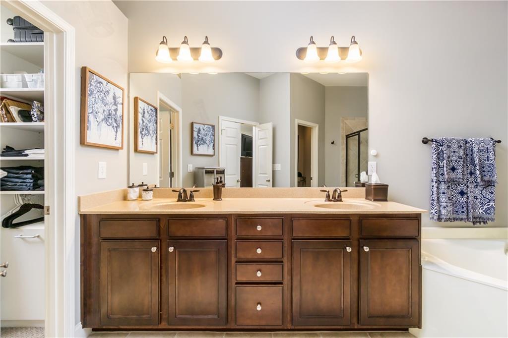 2074 Cobblestone Circle NE