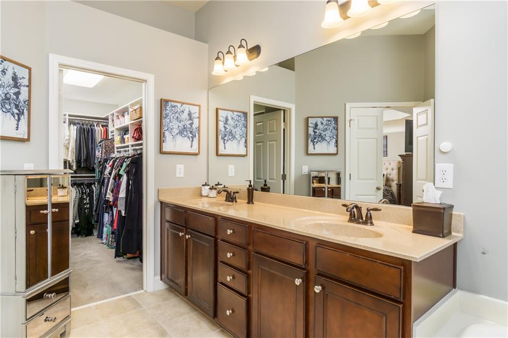 2074 Cobblestone Circle NE