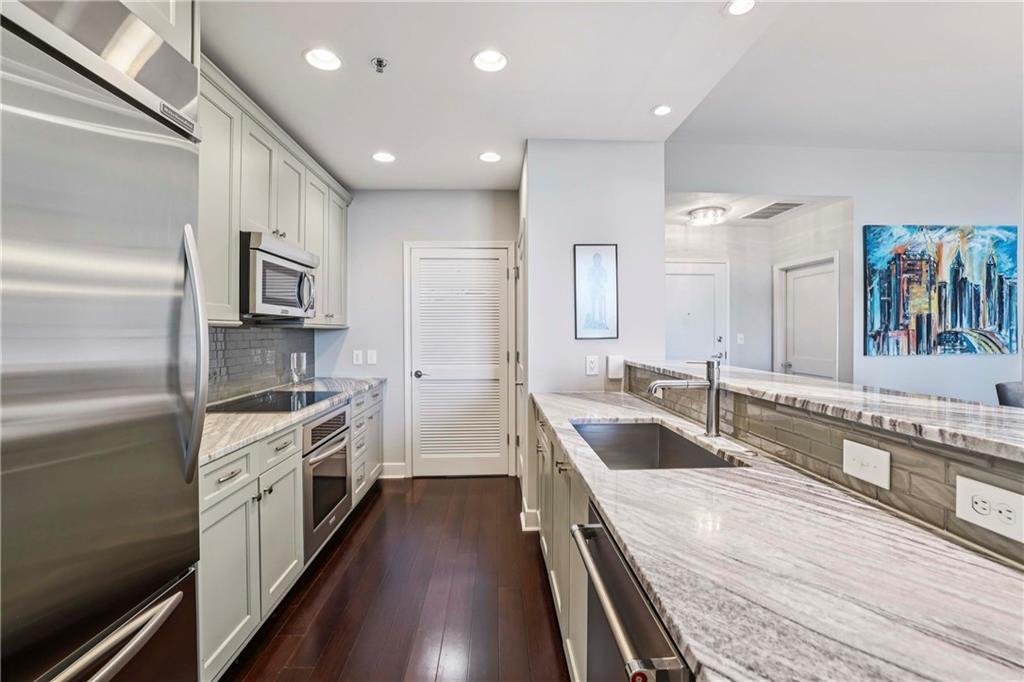 2795 Peachtree Road NE Unit 2106