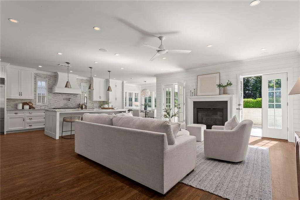 893 E Rock Springs Road NE