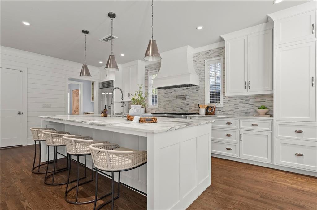 893 E Rock Springs Road NE