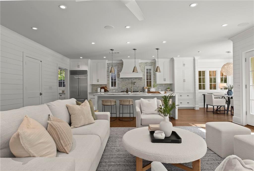 893 E Rock Springs Road NE