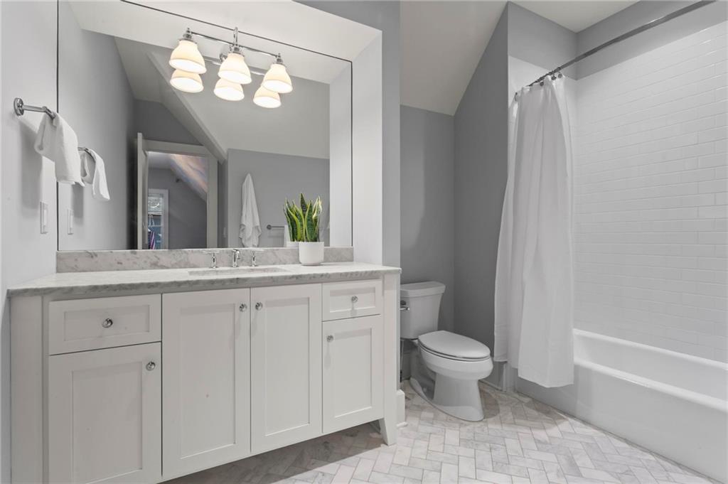 893 E Rock Springs Road NE