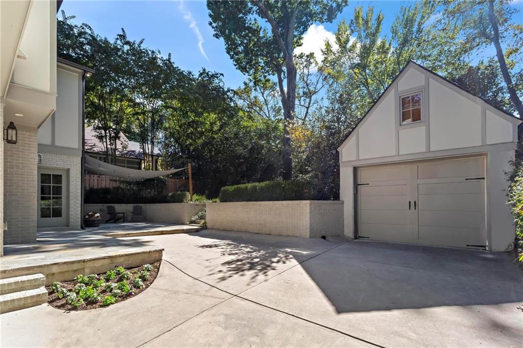 893 E Rock Springs Road NE