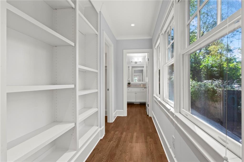 893 E Rock Springs Road NE