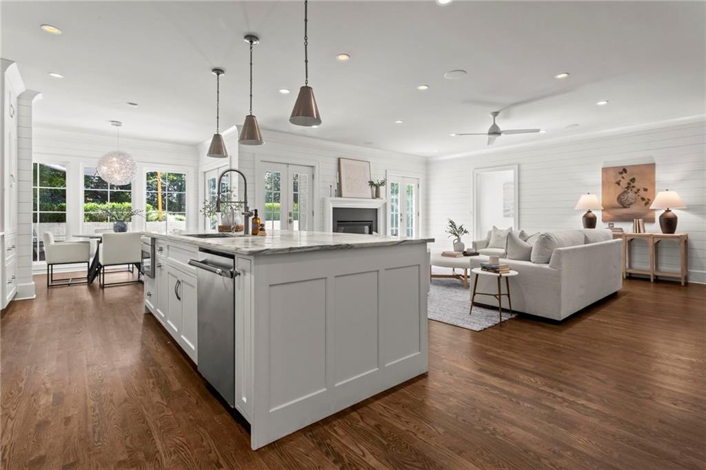 893 E Rock Springs Road NE