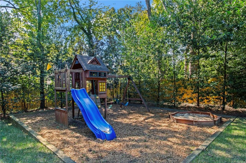 893 E Rock Springs Road NE