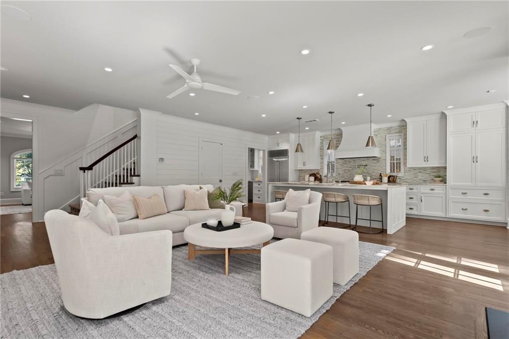 893 E Rock Springs Road NE