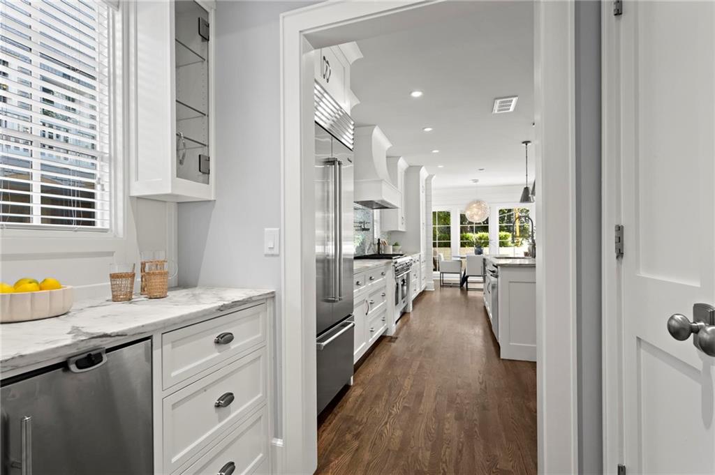 893 E Rock Springs Road NE