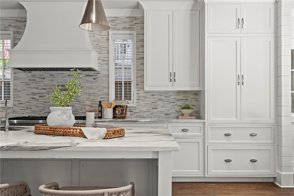 893 E Rock Springs Road NE