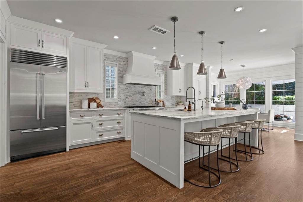 893 E Rock Springs Road NE