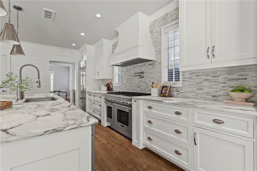 893 E Rock Springs Road NE