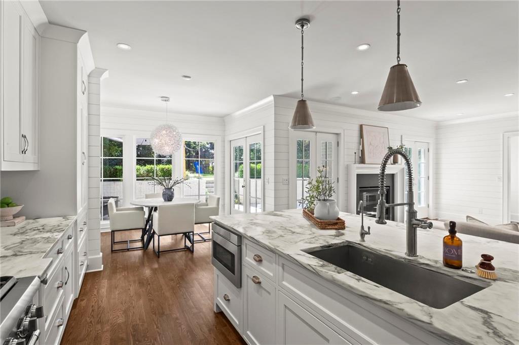 893 E Rock Springs Road NE