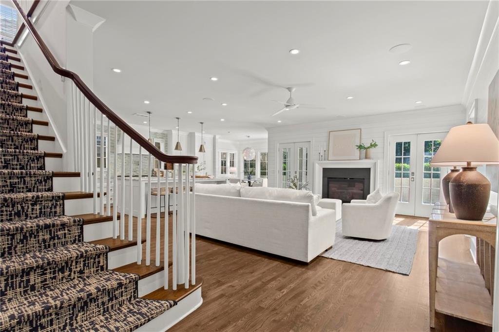 893 E Rock Springs Road NE