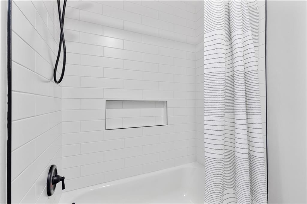 225 Martha Avenue NE