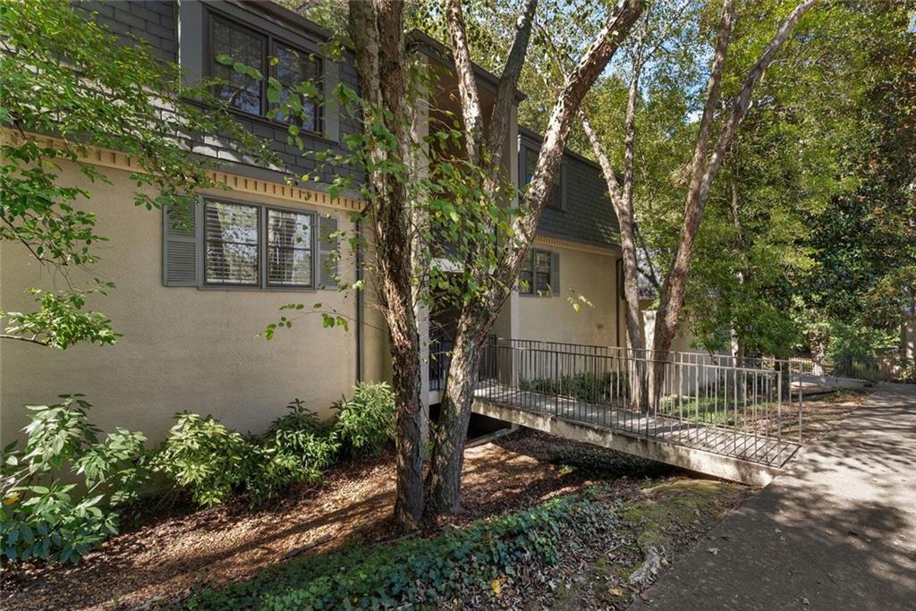 143 Amherst Place NW