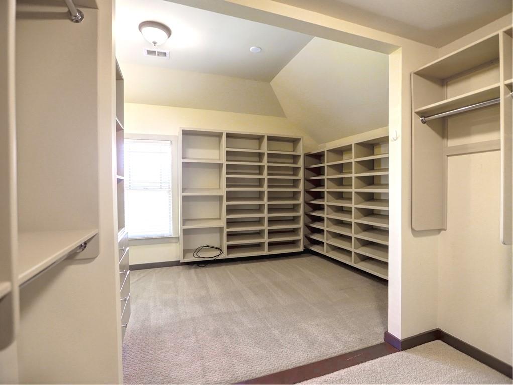305 Arlington Circle