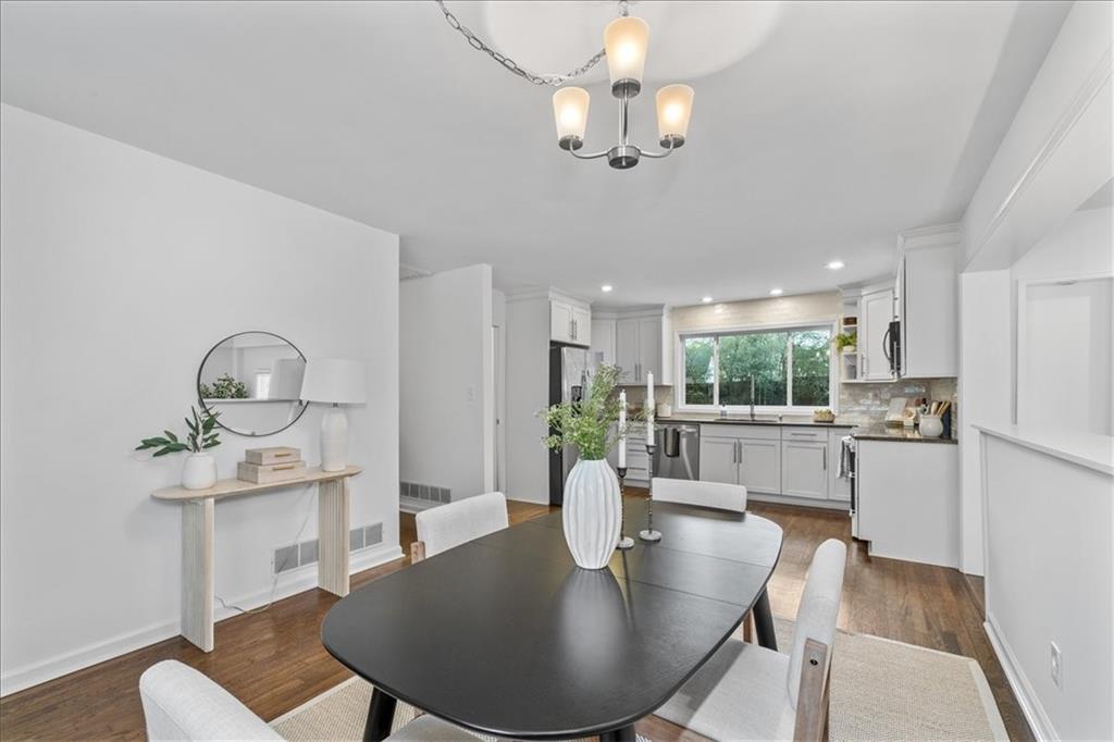 1913 Heathridge Court SE