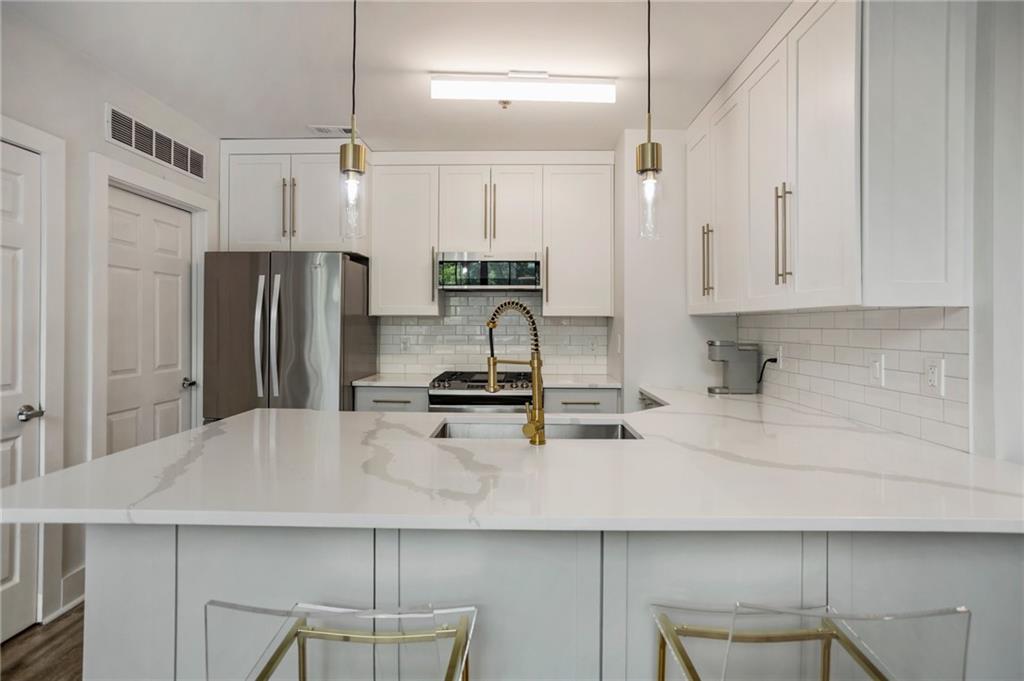 790 North Avenue NE Unit 209