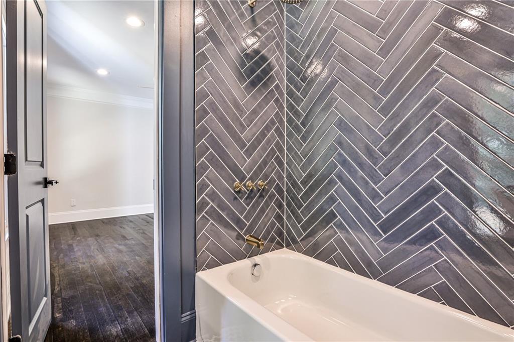 4730 Paran Valley NW